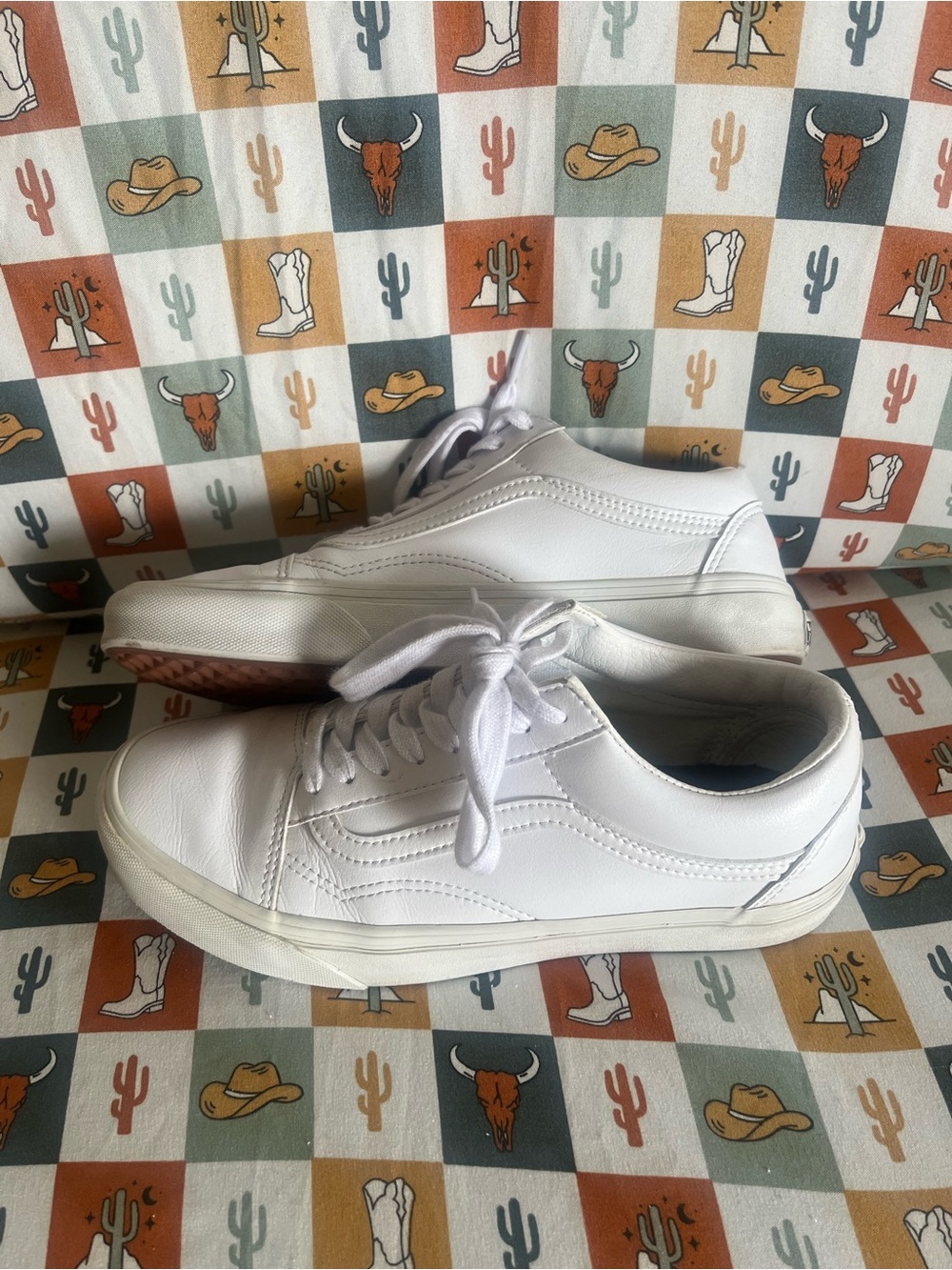 Vans Classic Low-Top Leather Sneakers in White - Picture 3 of 6